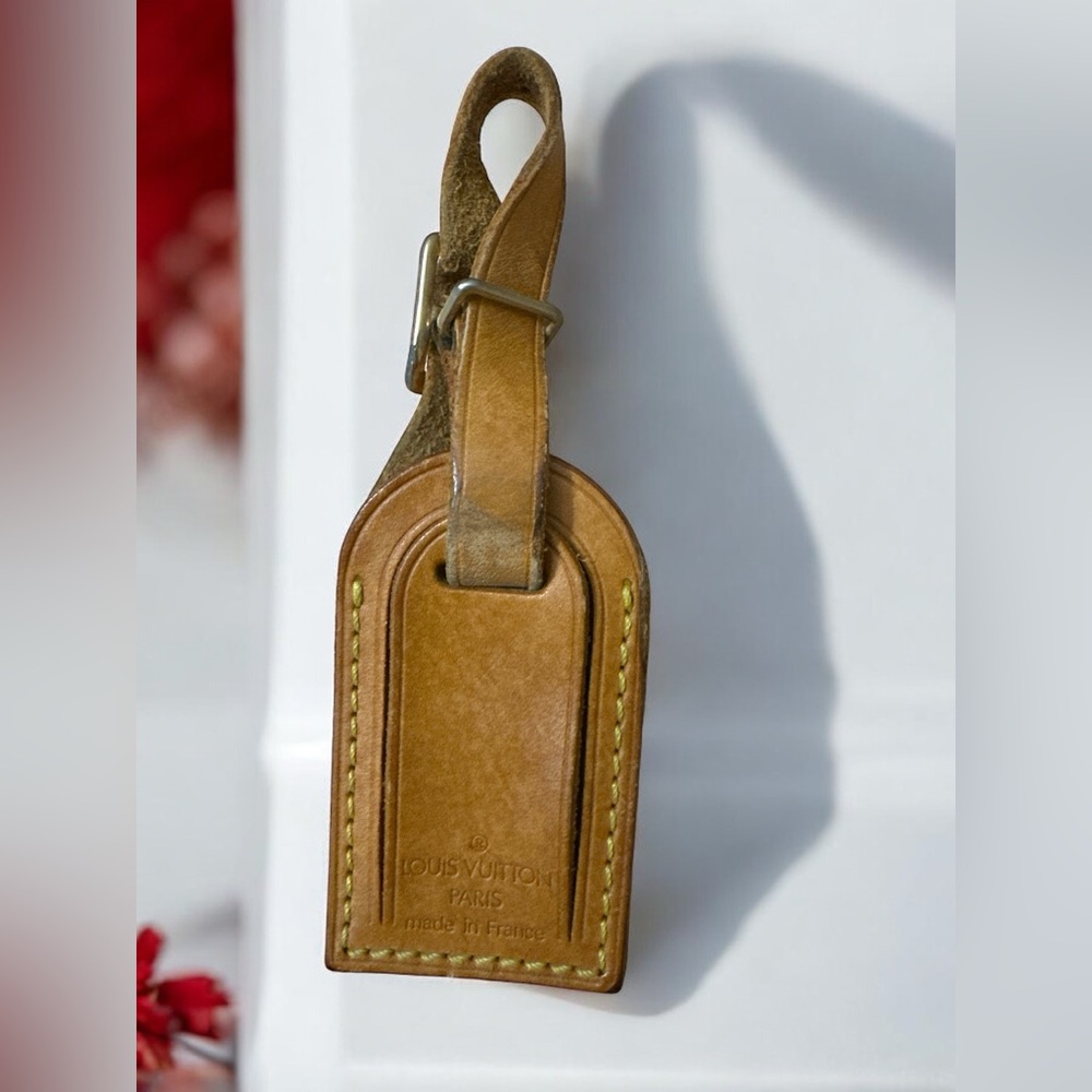 Louis Vuitton Authentic Leather Brown Luggage Tag Adjustable Belt Style Loop